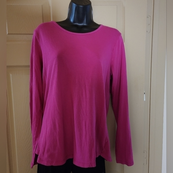 Old Navy tee - Picture 1 of 4
